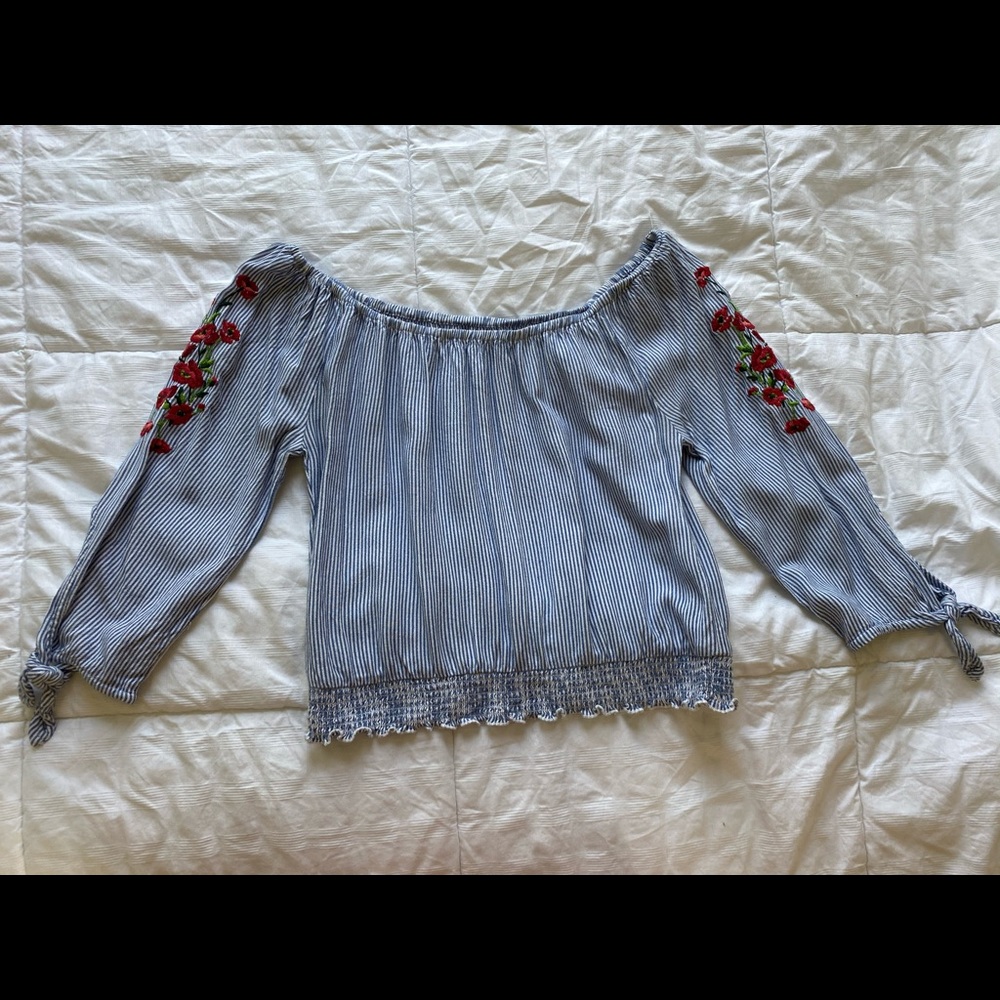 Blue&white striped top with embroidered flowers